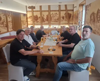 Gemütlicher Abend am Tisch
